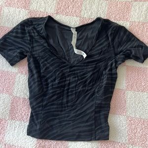 Lululemon cropped shirt